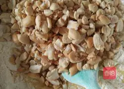 Illustration of how to make peanut walnut biscuits 7