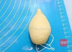 Illustration of how to make croissants 9