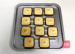 Illustration of how to make toast and omelette biscuits 17