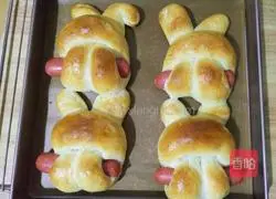 Illustration of how to make bunny eat carrot bread 17