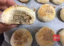 Illustration of how to make mustard vegetable and fresh meat mooncakes 20