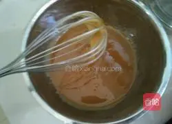 Illustration of how to make egg yolk and lotus paste mooncakes 6