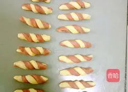 Illustration of how to make two-color circle cookies 7
