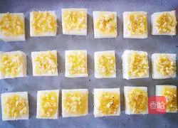 Illustration of how to make garlic toast cubes 7