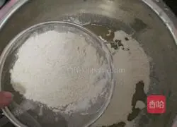 Illustration of how to make mooncakes with five kernel fillings 7