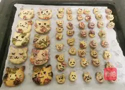 Illustration of how to make little cat cartoon cookies 16