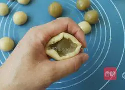 Cantonese style lotus seed mooncake recipe 10