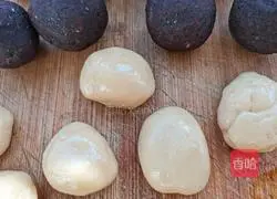 Illustration of how to make bean paste and egg yolk mooncakes 9