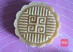 Illustration of how to make bean paste and egg yolk mooncakes 6