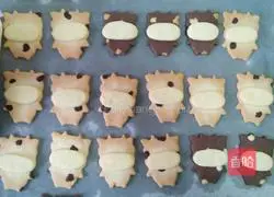 Illustrations of how to make small animal cookies 10