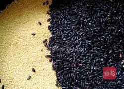 Mooncake fillings.Illustration of how to make whole grains 1