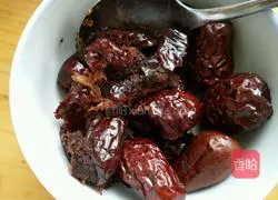 Illustration of how to make jujube mooncakes 5