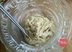 Illustration of how to make egg yolk Cantonese mooncakes 4