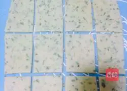 Illustration of how to make green onion butter biscuits 8