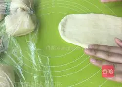 Illustration of how to make light butter toast 11