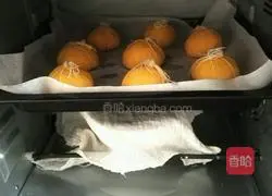 Illustration of how to make pumpkin meat floss bread 17