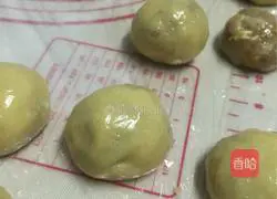 Cantonese five-nut mooncake recipe 10