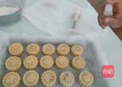 Illustration of how to make fruit-filled mooncakes 14