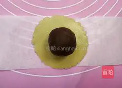 Illustration of how to make bean paste mooncakes 11