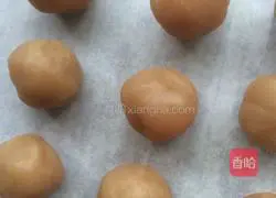 Illustration of how to make lotus paste and egg yolk mooncakes 4
