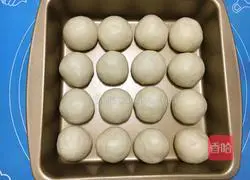 Illustration of how to make kitten squeeze buns 6