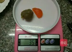 Illustration of how to make lotus paste and egg yolk mooncakes 7