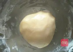 Illustration of how to make egg yolk and bean paste mooncakes 4