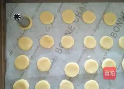 Illustration of how to make button cookies 6