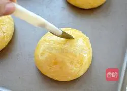 Illustration of how to make pineapple buns 21