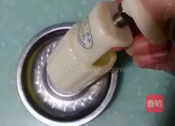 Illustration of how to make simple moon cakes 5