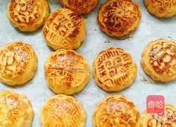 Illustration of how to make Cantonese-style mooncakes (pineapple and chestnut fillings) 6