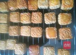 Illustration of how to make five-nut mooncakes 6