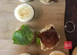 Illustration of how to make mini toast burgers 7