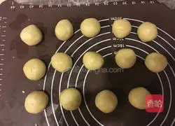 Illustration of how to make bean paste mooncakes 8