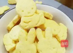 Illustration of how to make bunny cookies 9