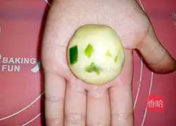 Illustration of how to make chive biscuits 7