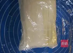 Illustration of how to make crispy croissants 8