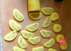 Illustration of how to make black sesame cookie rolls 15