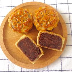 Cantonese style bean paste mooncakes