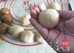 Illustration of how to make crab mooncakes 7
