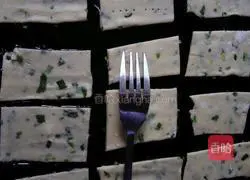 Illustration of how to make chive biscuits 11