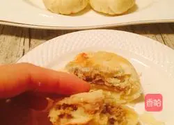 Illustration of how to make crispy skin, fresh meat and pickled mustard mooncakes 21