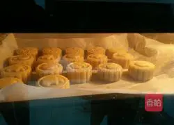 Illustration of how to make fruit-filled mooncakes 15