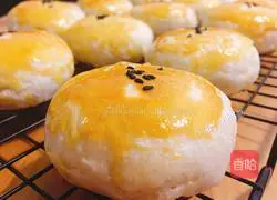 Illustration of how to make fresh meat mooncakes 22