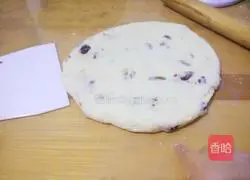 Illustration of how to make dried fruit scones 10