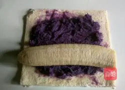 Illustration of how to make banana and purple potato rolls (toast version) 6
