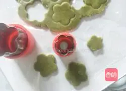Illustration of how to make matcha flower-shaped biscuits 9