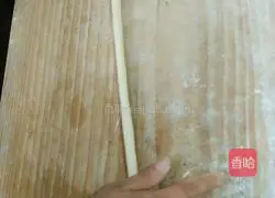 Illustration of how to make egg twists 10