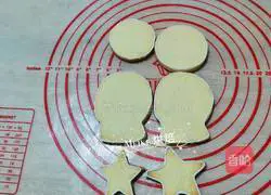 Illustration of how to make Christmas frosted cookies 2