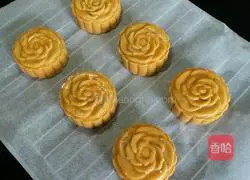 Rose Illustration of how to make mooncakes with flower fillings 6